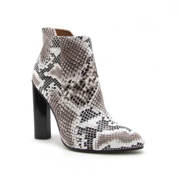 ❗️Last Pair❗️Snake Print Ankle Bootie - Picture 5 of 7